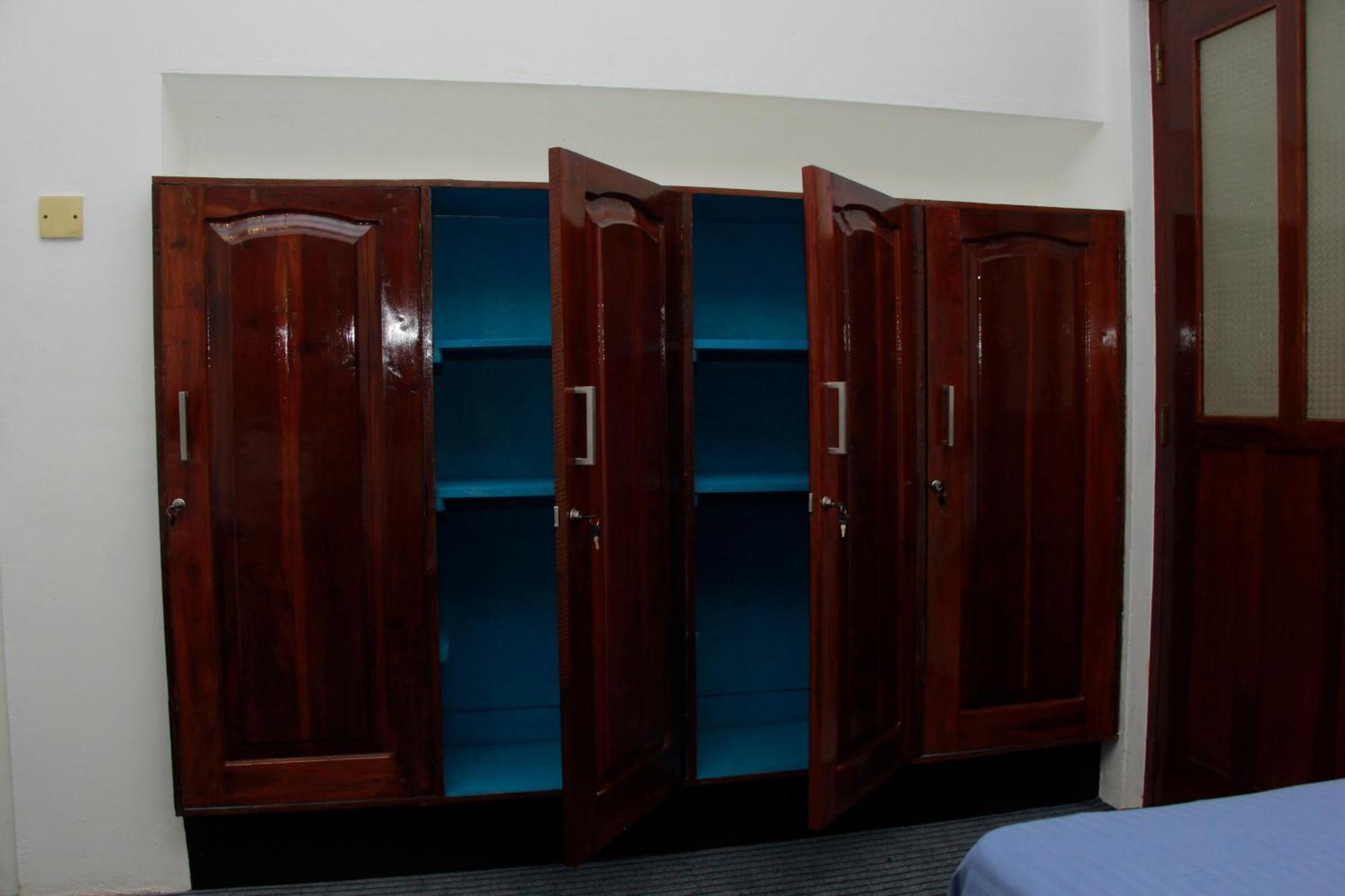 Traveler'S Haven Hostel At Colombo Intl Airport Katunayaka Kültér fotó
