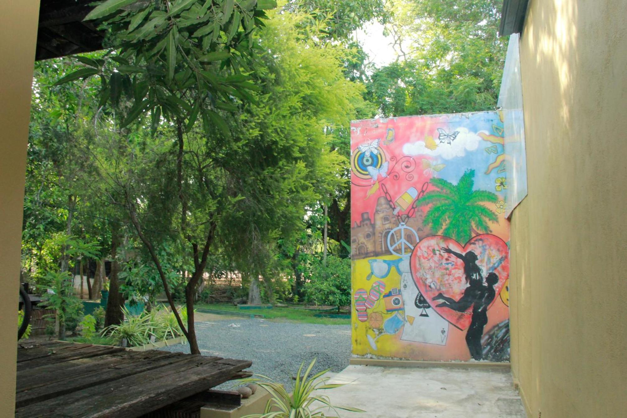 Traveler'S Haven Hostel At Colombo Intl Airport Katunayaka Kültér fotó
