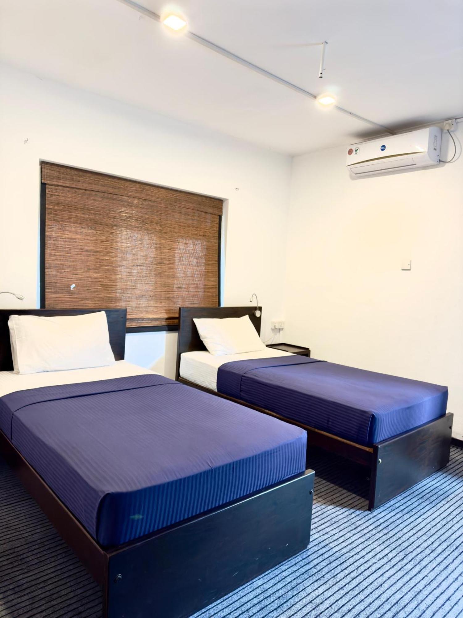 Traveler'S Haven Hostel At Colombo Intl Airport Katunayaka Kültér fotó