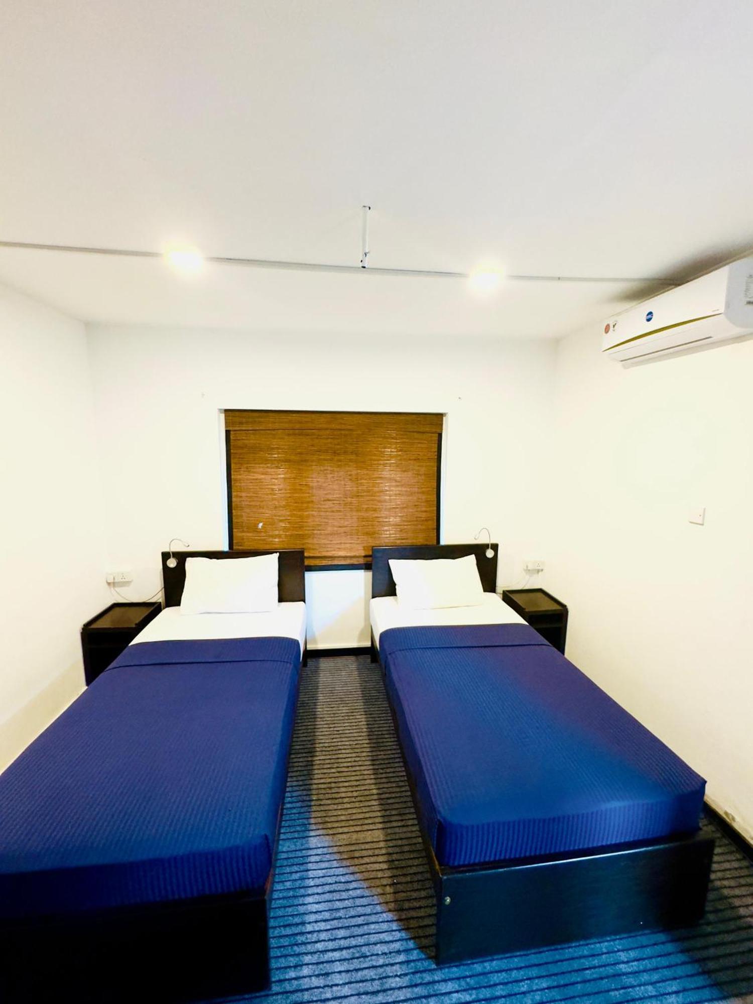 Traveler'S Haven Hostel At Colombo Intl Airport Katunayaka Kültér fotó