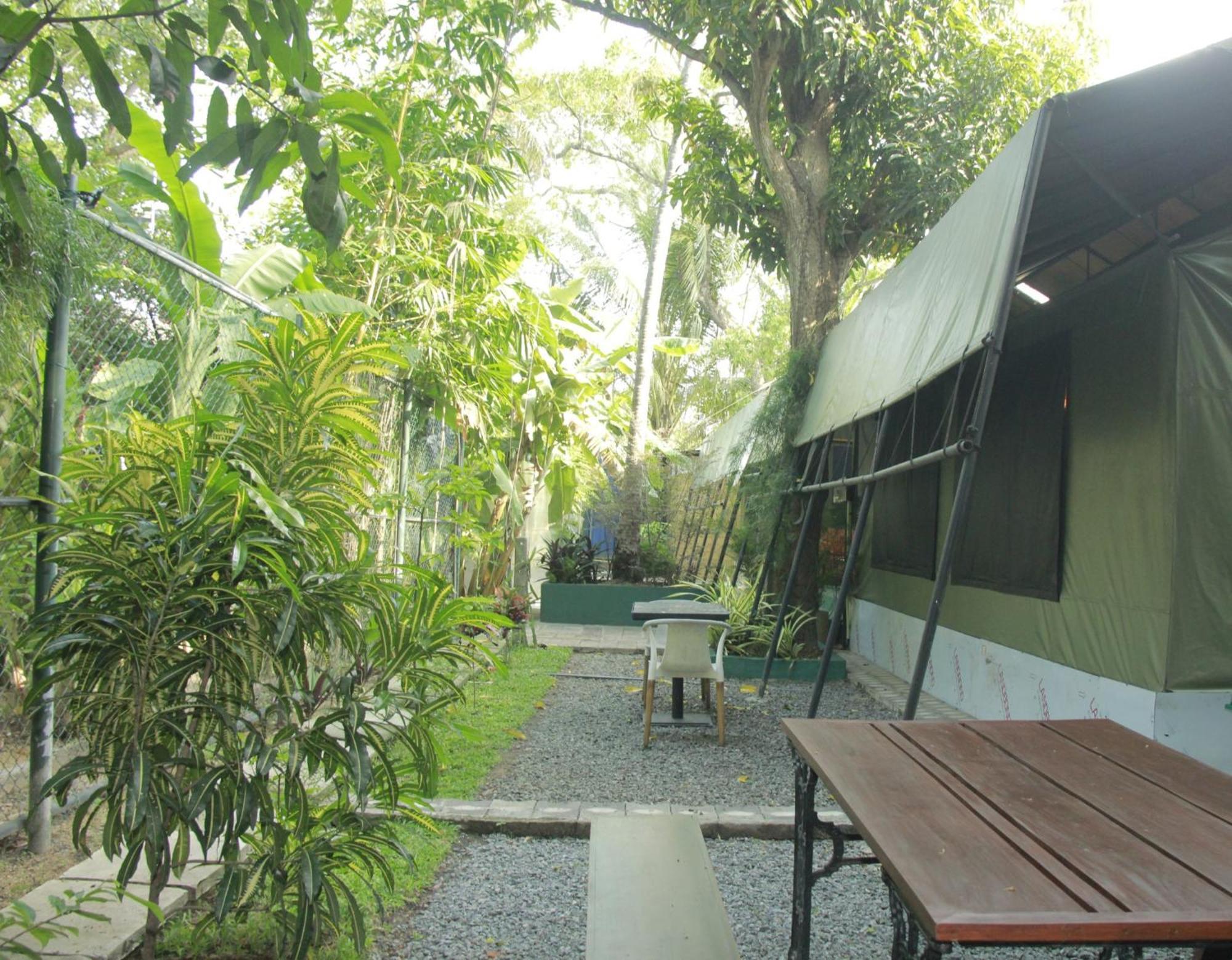 Traveler'S Haven Hostel At Colombo Intl Airport Katunayaka Kültér fotó