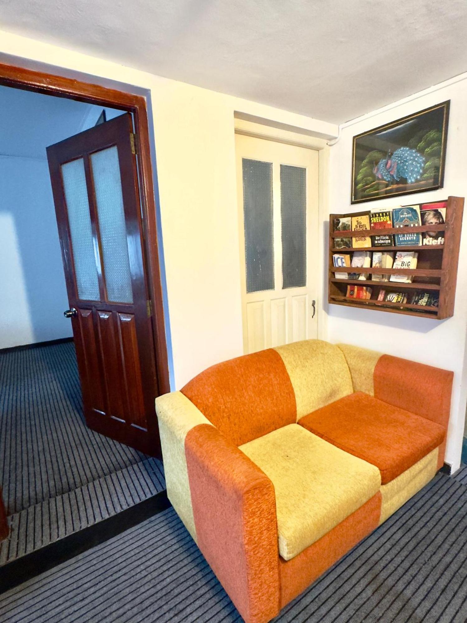 Traveler'S Haven Hostel At Colombo Intl Airport Katunayaka Kültér fotó